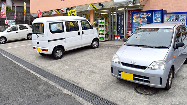 平岡回生堂薬局あかつき店の駐車場