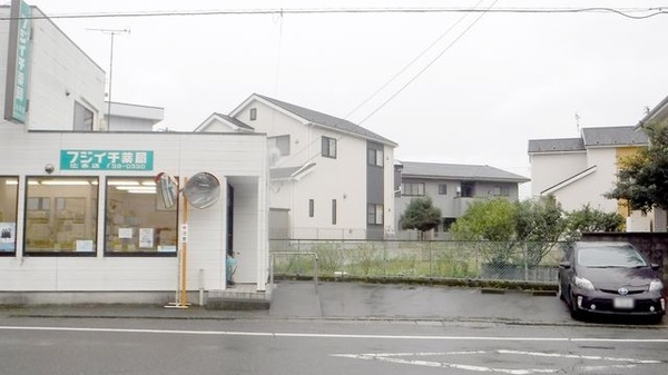 株式会社フジイチ薬局比奈店の駐車場