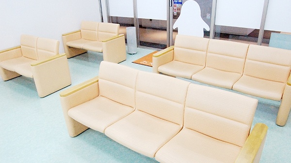 南山堂薬局　狭山市駅前店の待合スペース