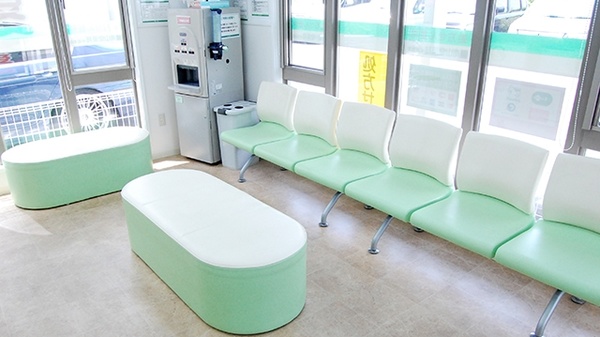 南山堂薬局　中高津店の待合スペース
