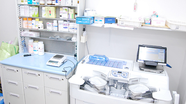 南山堂薬局　中高津店の調剤器具
