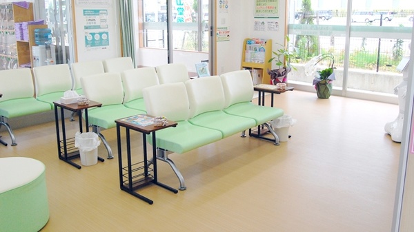 箔山堂　加賀温泉薬局の待合スペース