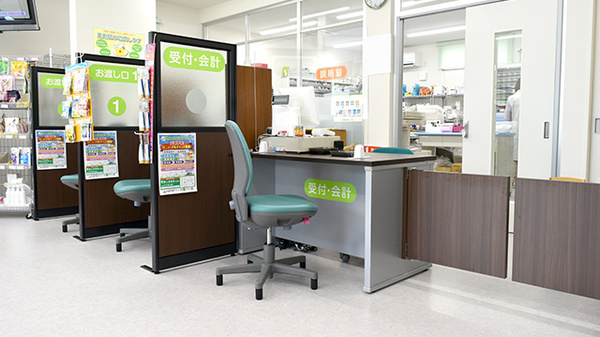 南山堂薬局　米松店の受付/カウンター