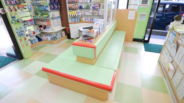 朝日薬局豊田市駅店の待合スペース