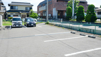 朝日薬局栄生町店の駐車場