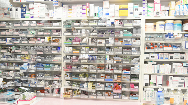 アノン調剤薬局　堀川丸太町の薬棚