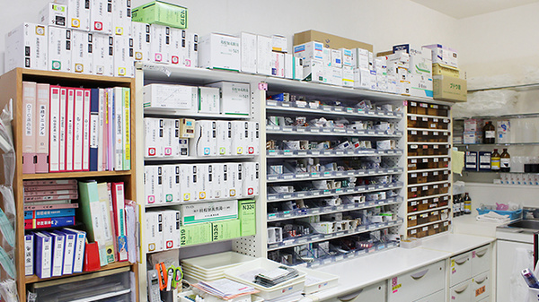大賀薬局　中呉服町店の薬棚