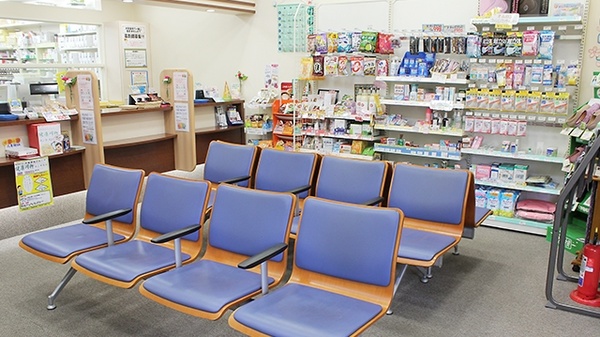 大賀薬局　市民病院前店の待合スペース