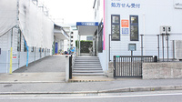 大賀薬局　春の町店の入口