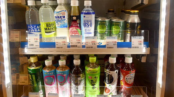 大賀薬局　博多駅前４丁目店の飲食物