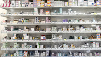 大賀薬局　博多駅前４丁目店の薬棚