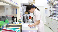 大賀薬局　北天神店の作業風景