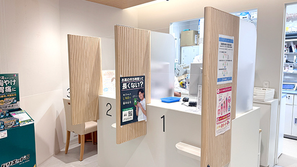 大賀薬局　九大病院東門前店の受付/カウンター