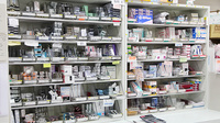 大賀薬局　野多目店の薬棚