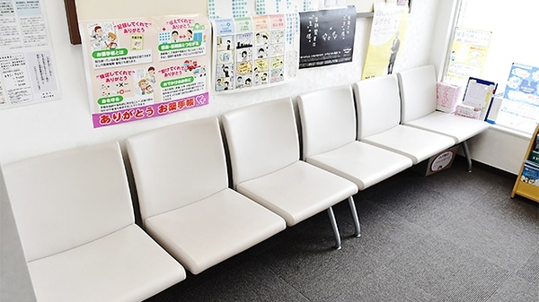 大賀薬局　姪の浜4丁目店の待合スペース