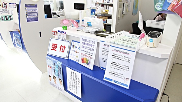 大賀薬局　福大筑紫病院前店の受付/カウンター