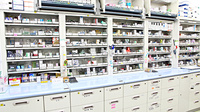 大賀薬局　福大筑紫病院前店の薬棚
