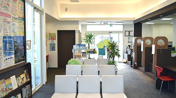 大賀薬局　大分医大前店の待合スペース