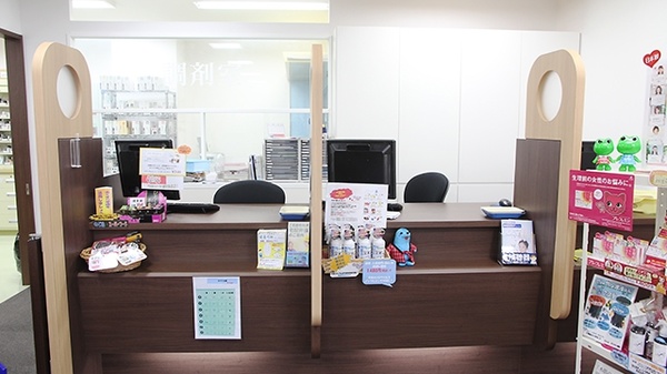 大賀薬局　福岡赤十字病院前店の受付/カウンター