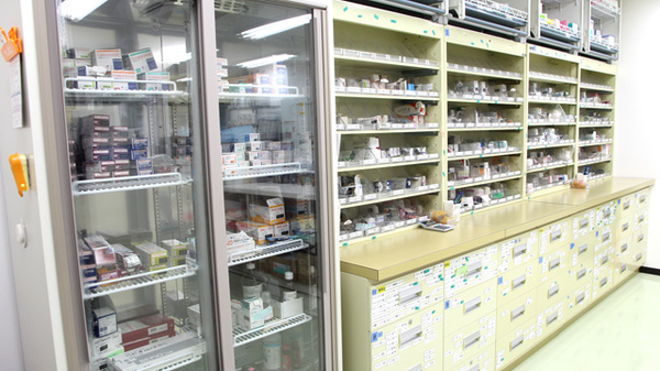 大賀薬局　福岡赤十字病院前店の調剤室