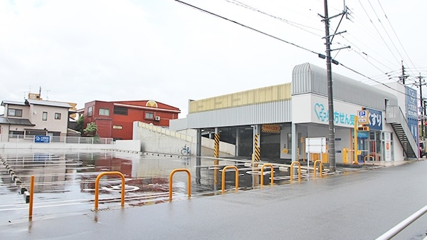 大賀薬局　二日市湯町店の駐車場