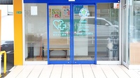 大賀薬局　二日市湯町店の入口