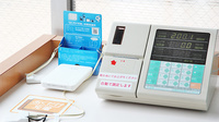 大賀薬局　二日市湯町店の検体測定器