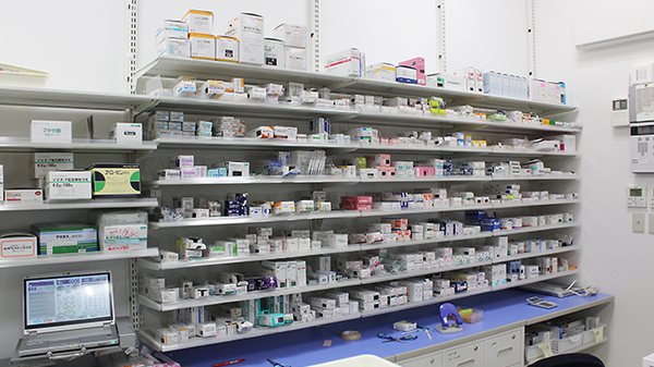 大賀薬局　宇美店の薬棚