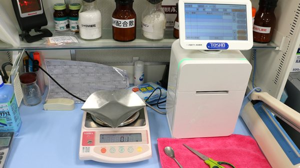 大賀薬局　宇美店の調剤器具