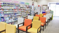 大賀薬局　徳洲会病院前店の待合スペース
