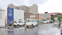 大賀薬局　徳洲会病院前店の駐車場