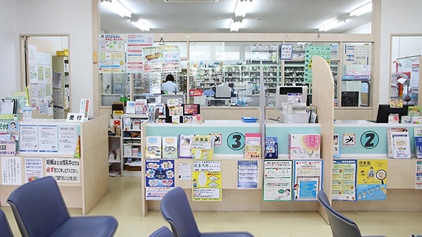 大賀薬局　西新店の受付/カウンター