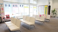 大賀薬局　学研都市店の待合スペース