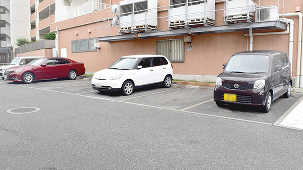 大賀薬局　吉塚駅東口店の駐車場