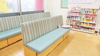 大賀薬局　花畑店の待合スペース