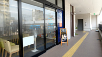 大賀薬局　姪浜駅前店の入口