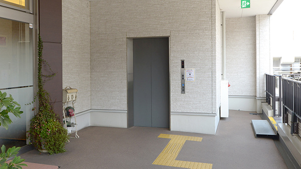 大賀薬局　姪浜駅前店のエレベーター