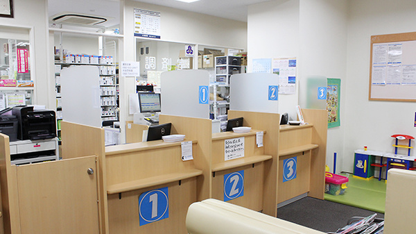 大賀薬局　薬院大通り店の受付/カウンター