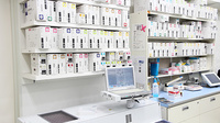大賀薬局　長尾店の薬棚