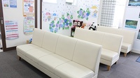 大賀薬局　和白店の待合スペース