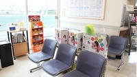 大賀薬局　野芥調剤店の待合スペース