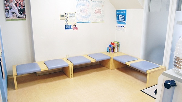 ミント薬局　舟入店の待合スペース