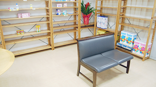 ミント薬局　舟入店の待合スペース