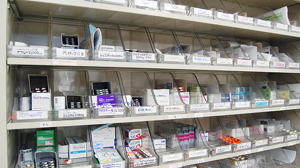 ミント薬局　舟入店の薬棚