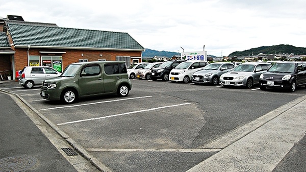 ミント薬局　新田店の駐車場