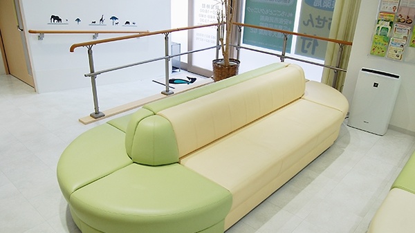 ミント薬局　せせらぎ店の待合スペース