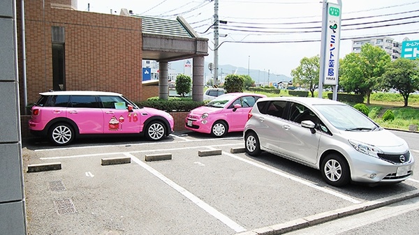 ミント薬局　せせらぎ店の駐車場