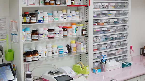 ミント薬局　せせらぎ店の薬棚