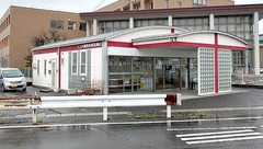 スズカ調剤薬局高岡店の外観