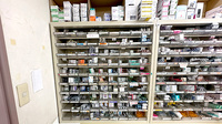 岸岡調剤薬局の薬棚